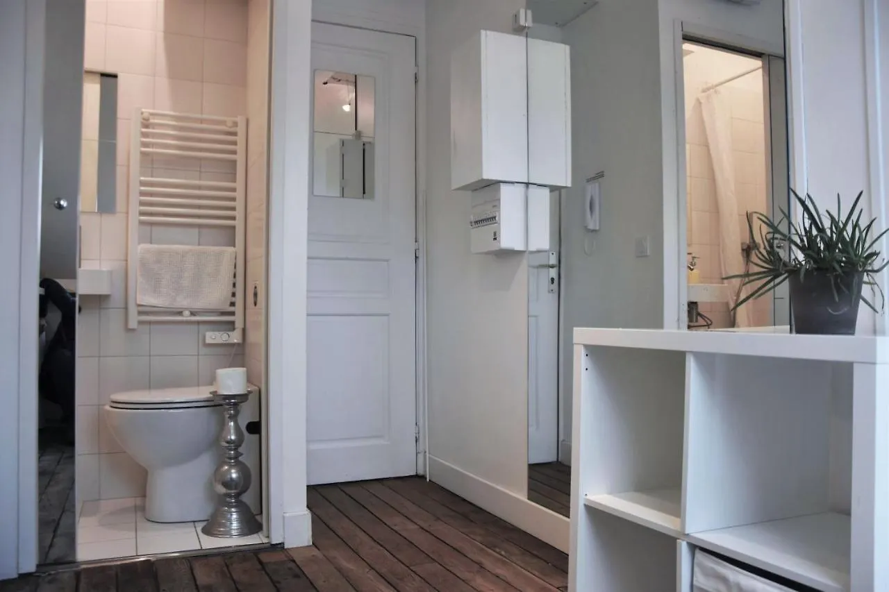Charmant Studio Propre Calme Vue Paris Ascenseur
